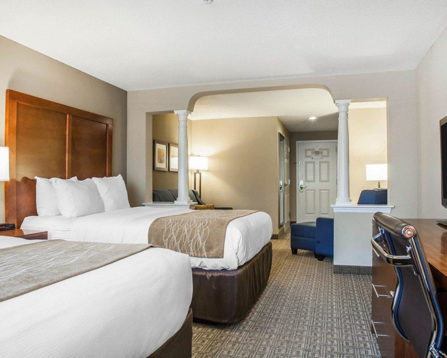 Bedroom 4, Comfort Inn & Suites Sturbridge - Brimfield, Worcester