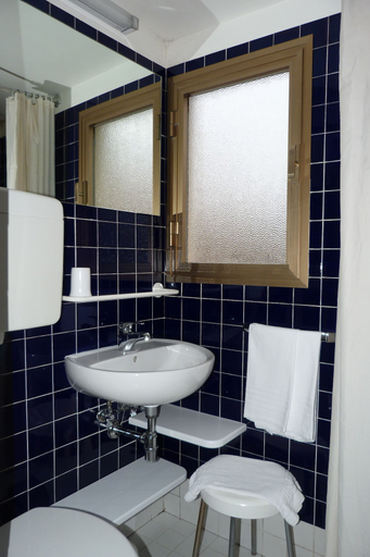 Bathroom 4, Hotel Centrale Byron, Ravenna