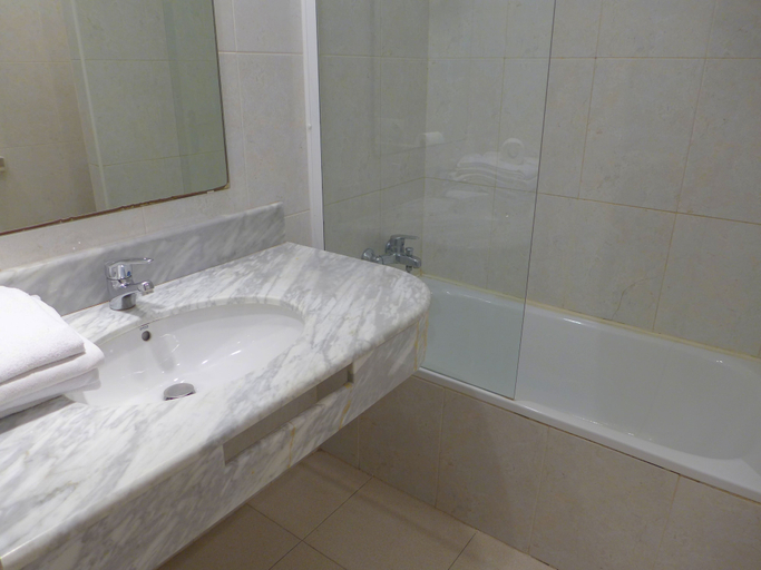 Bathroom, Apartamentos Alboran 24, Tarragona