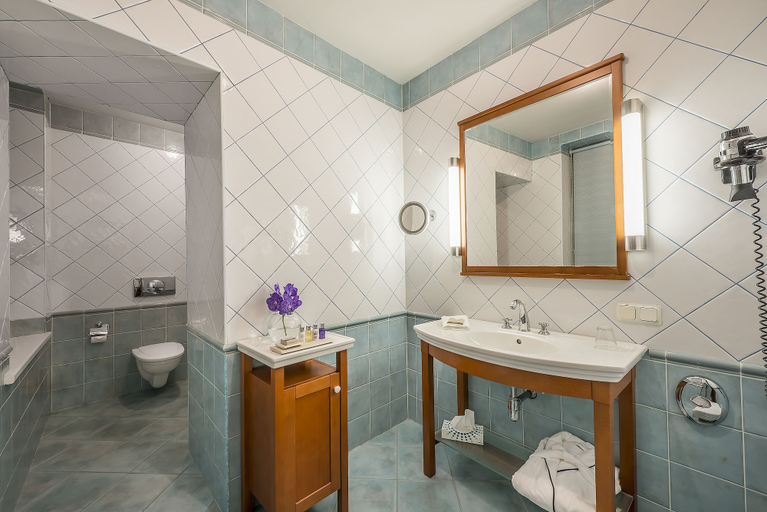 Bathroom 4, Grotthuss Boutique Hotel, Vilniaus