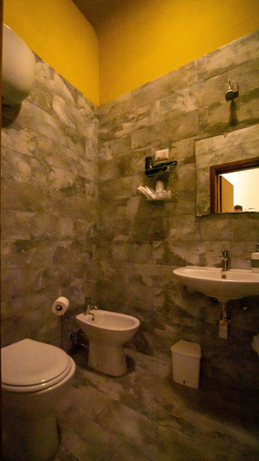Bathroom 4, Albergo Centrale, Siena