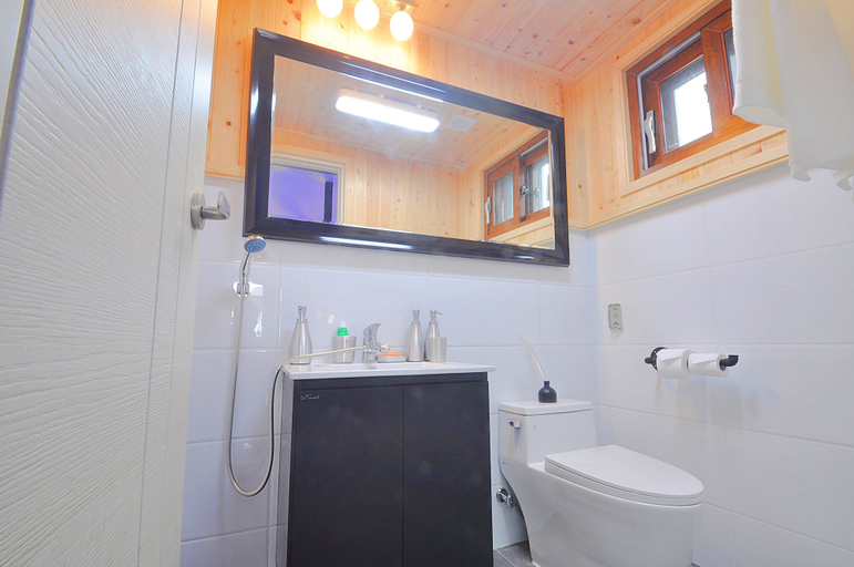 Bathroom 3, NonilSO Private Pension, Seogwipo