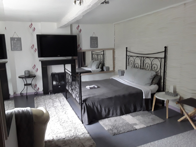 Bedroom 2, Le Chanteraine, Namur