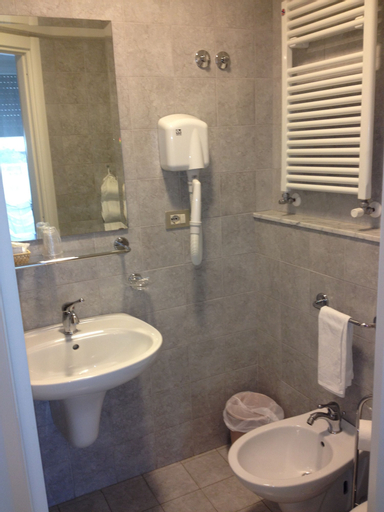 Bedroom 4, Hotel Dora, La Spezia