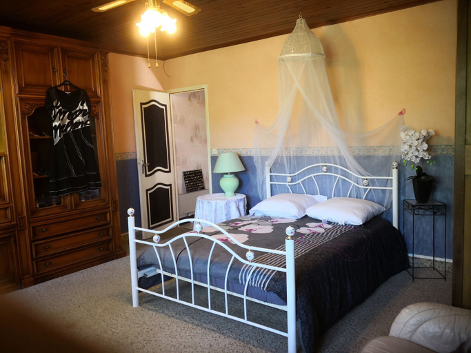 Bedroom 4, Au Jardin Fleuri, Deux-Sèvres
