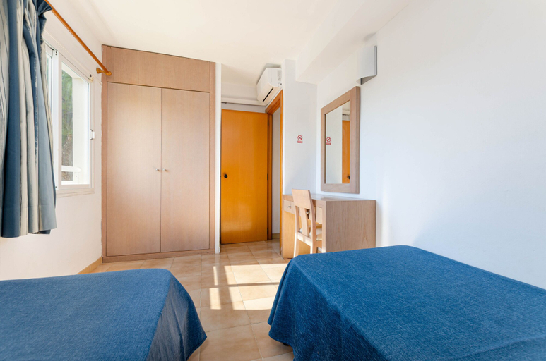 Bedroom 3, Mariner Club Apartments, Baleares