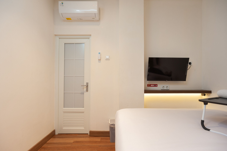 Bedroom 3, Urbanview Hotel Groovy Inn Tangerang, Tangerang