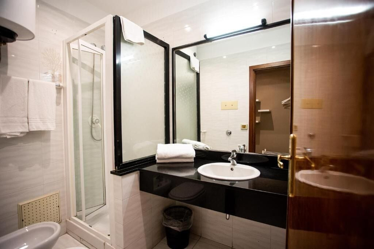 Bathroom 5, Hotel Posta, Palermo
