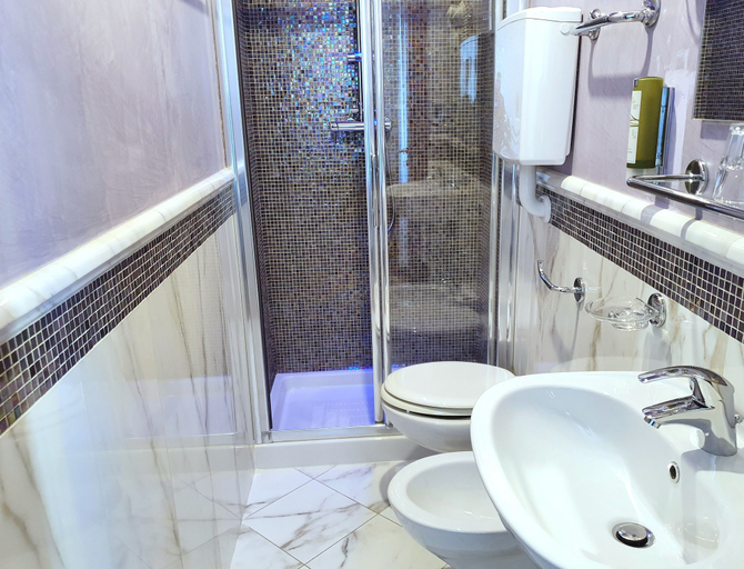 Bathroom 5, Hotel Aurora, Verona