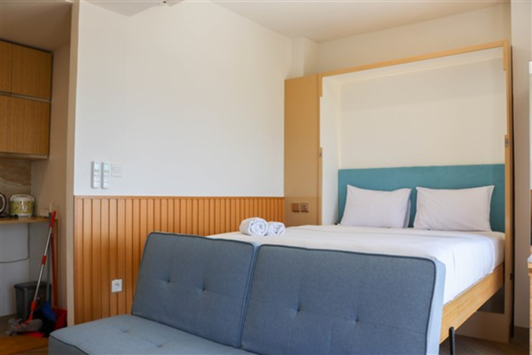 Bedroom 3, Spacious and Cozy Studio Tokyo Riverside PIK 2 Apartment By Travelio, Tangerang