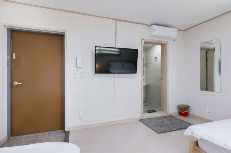 Bedroom 4, Hub Guest House, Jung