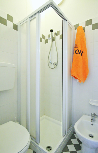 Bathroom 4, Hotel Cadiz, Rimini