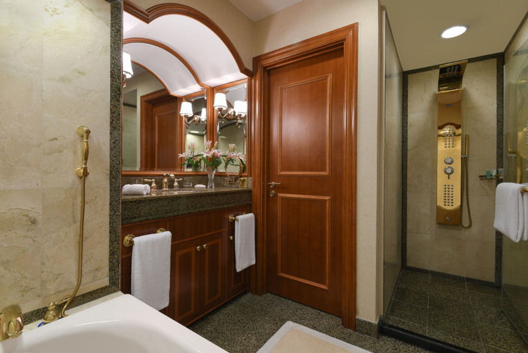 Bathroom 5, Al Aziziyah Boutique Hotel By The Torch, Doha
