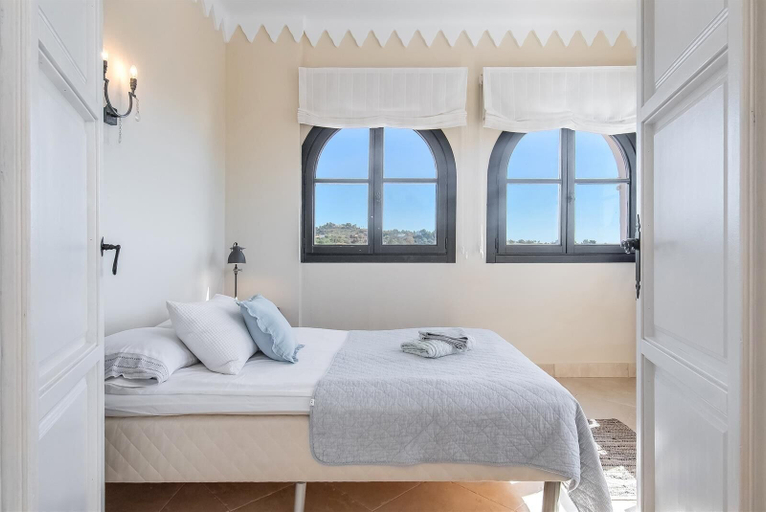 Bedroom 3, Super Villa Near Beach with Heated Pool, Málaga
