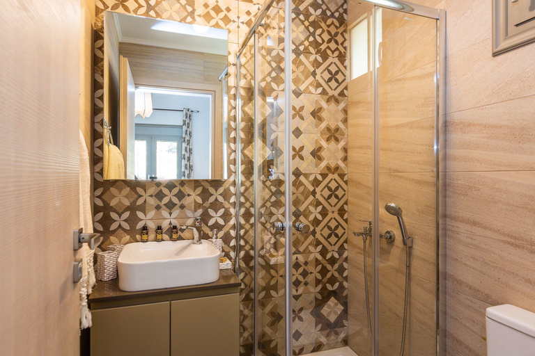 Bathroom 4, Trules, Crete