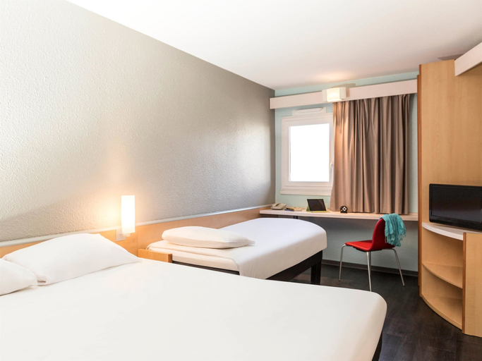 Bedroom 2, ibis Thonon Evian, Haute-Savoie
