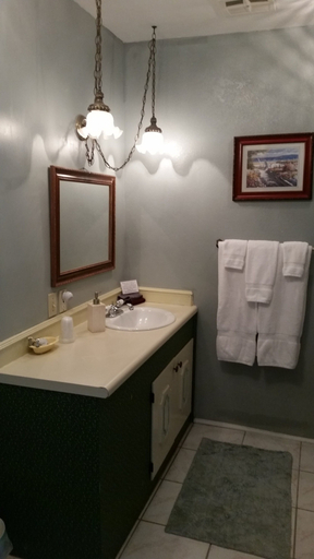 Bathroom 4, The Parks Inn Bed and Breakfast, Tulare
