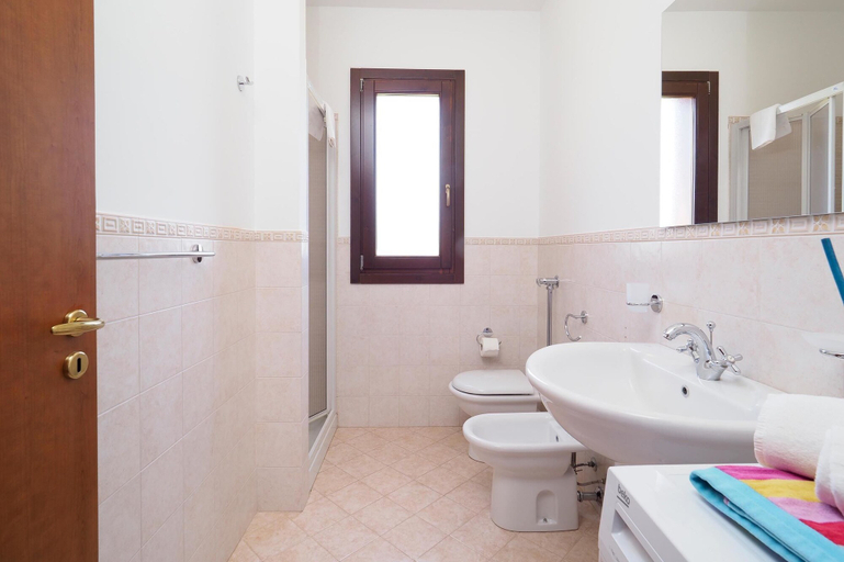 Bathroom, Cala Sol - Ciclamino, Ragusa