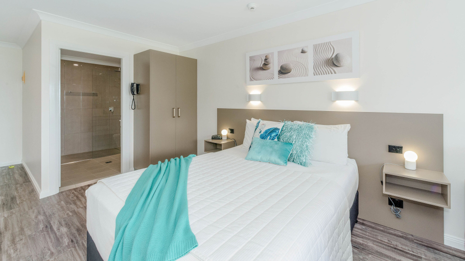 Bedroom 2, Moby Dick Waterfront Resort Motel, Clarence Valley- Coast