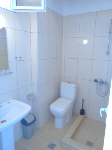 Bathroom 5, Vergina Pension, Central Macedonia