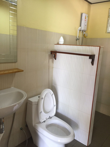 Bathroom 4, Phuengluang Resort, Chalermphrakiet