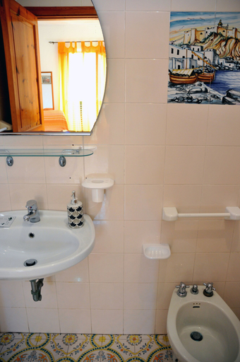 Bathroom 5, Enzo Il Negro, Messina