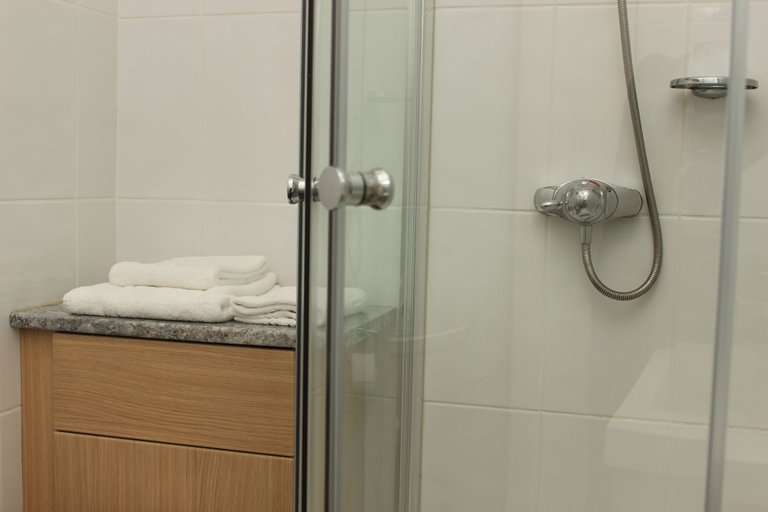 Bathroom 4, Old Kings Arms Hotel, Pembrokeshire