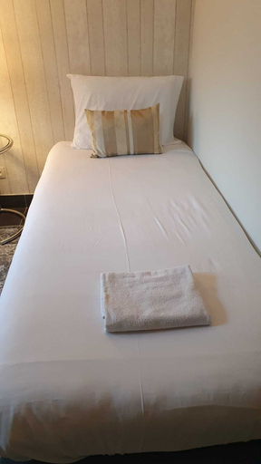 Bedroom 3, Residence Marie-Thérese, Bruxelles