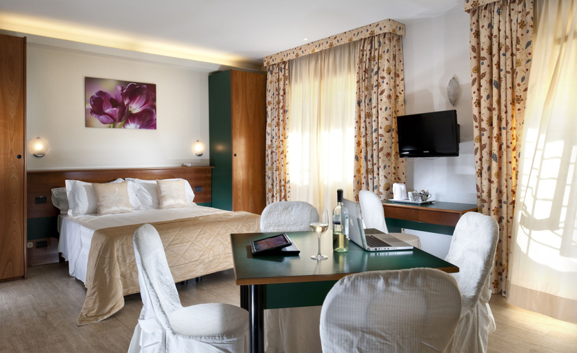Bedroom 4, Astoria Suite Hotel, Rimini