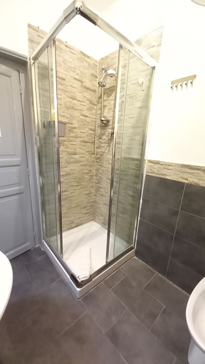 Bathroom 4, Palazzo Cutelli LGBTQ House, Palermo