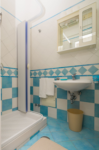 Bathroom 5, Baia Verde, Salerno