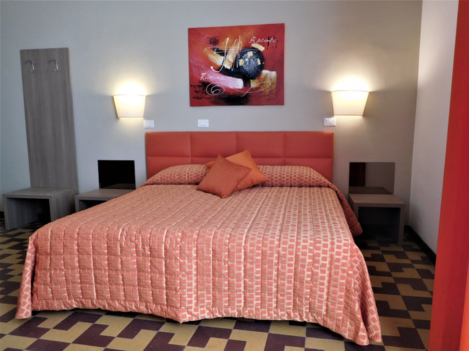 Bedroom 4, Moonlight Hotel & Suites, Catania