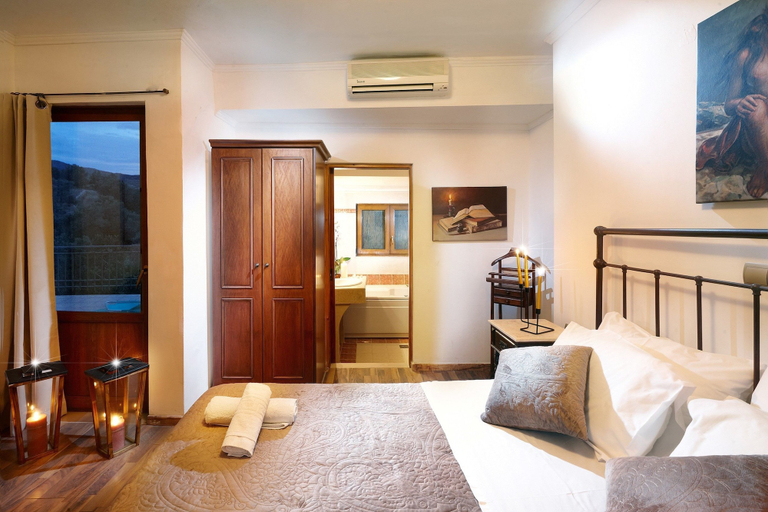 Bedroom 3, Villa Louisa, Crete