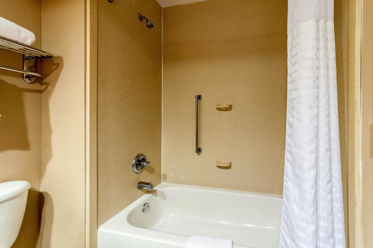 Bathroom 4, Quality Inn Clarksdale, Coahoma