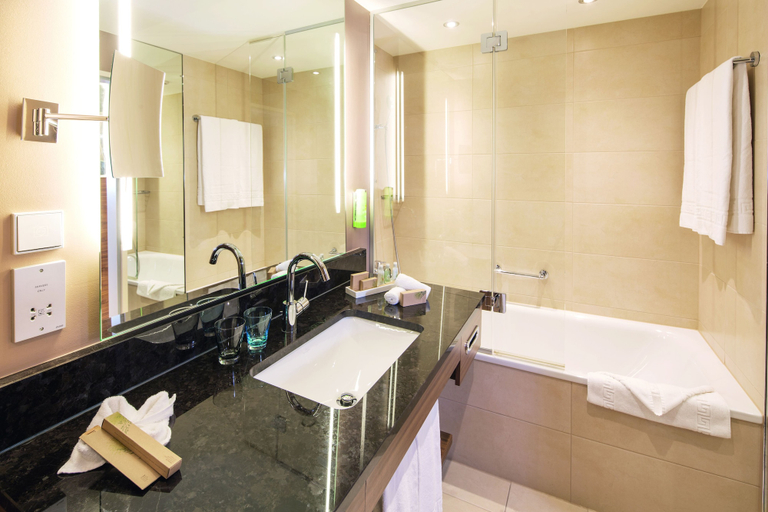 Bathroom 4, Mövenpick Geneva, Genève