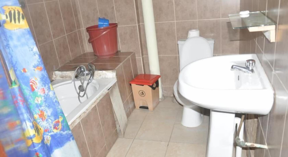 Bathroom 4, Hotel President, Accra