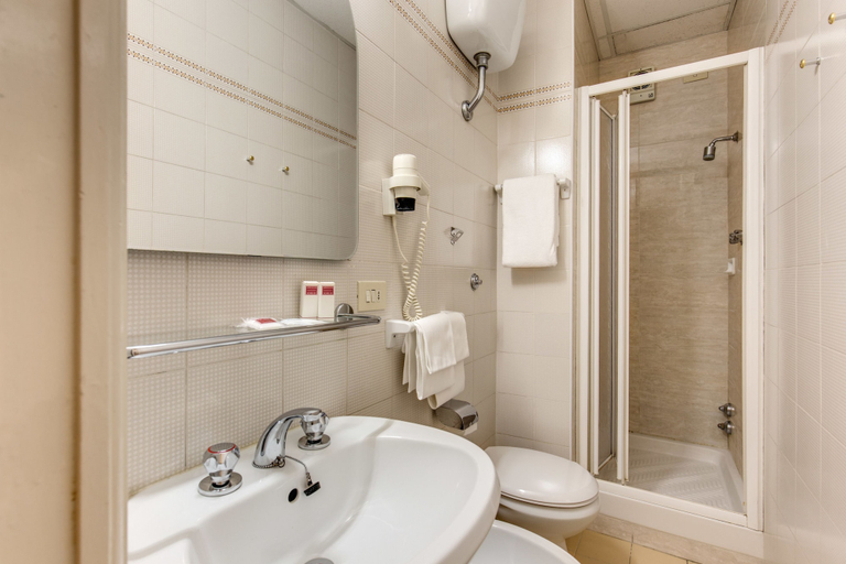 Bathroom 5, Hotel Igea, Rome