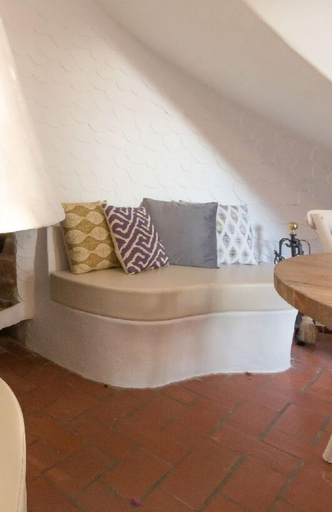 Others 5, Casa Esquitx, Baleares