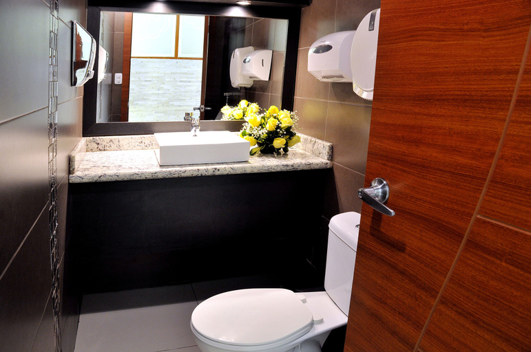 Bathroom 4, Hotel Margarita 2, Quito
