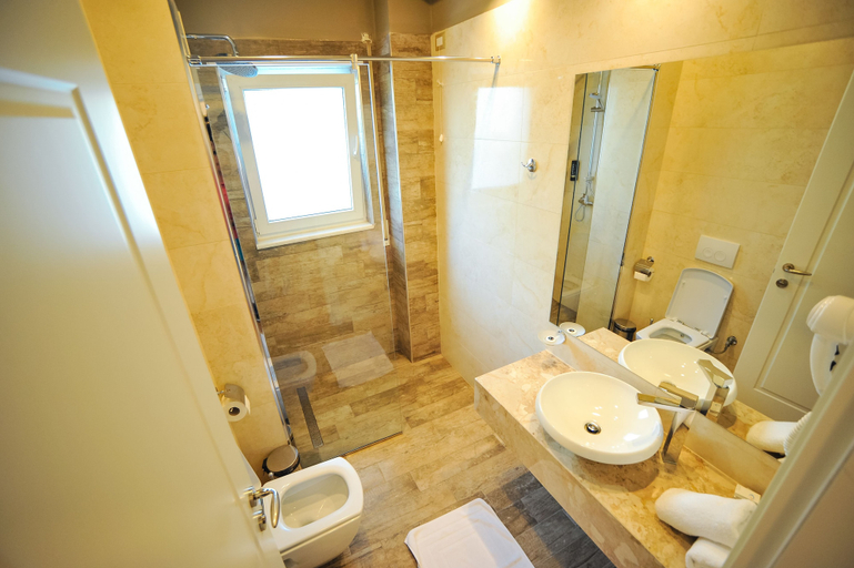 Bathroom 5, Sandy Beach Resort, Kavajës