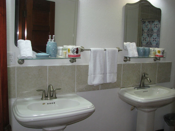 Bathroom 4, Isla Bonita Yacht Club