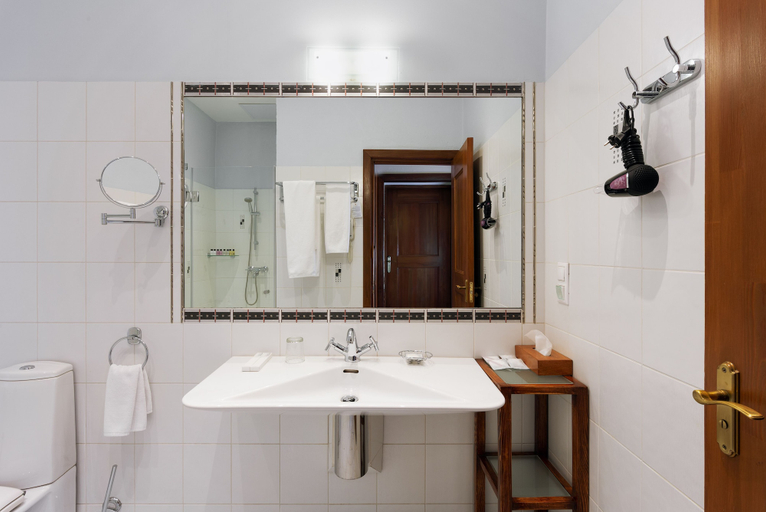 Bathroom 3, Alexander House, Sankt-Peterburg gorsovet