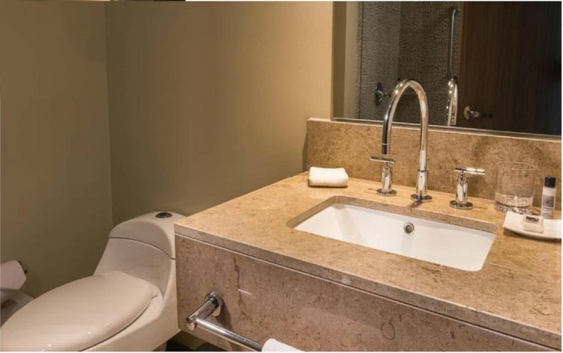 Bathroom 5, Hampton by Hilton Bogota - Usaquen, Santafé de Bogotá