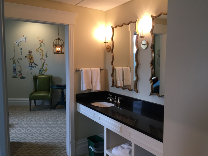 Bathroom 4, Hotel Perry, Emmet