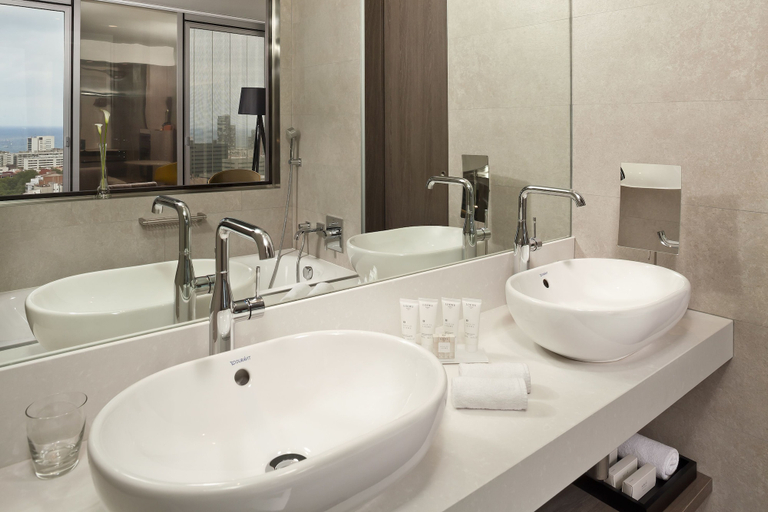 Bathroom 5, Melia Barcelona Sky, Barcelona