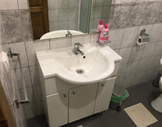 Bathroom 3, Guest House San Antonio, Ploče