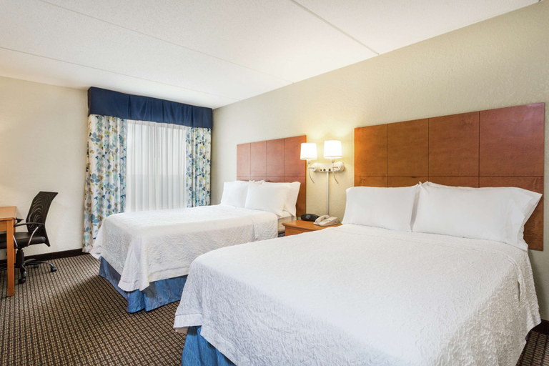 Bedroom 3, Hampton Inn Morehead City, Carteret