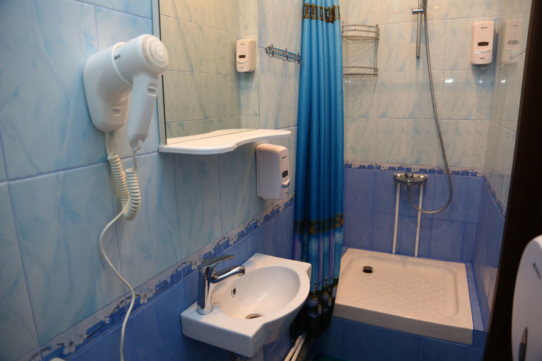 Bathroom 2, Mini hotel Artist on Baumanskaya - Hostel, Central