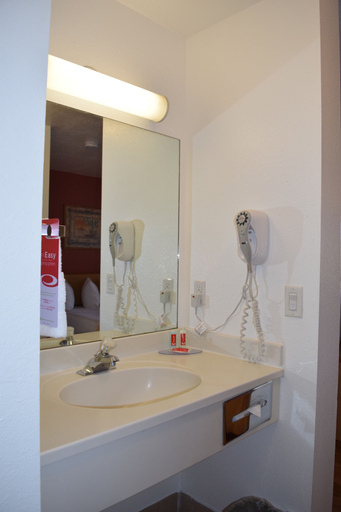 Bathroom 4, Econo Lodge Albuquerque Old Town, Bernalillo
