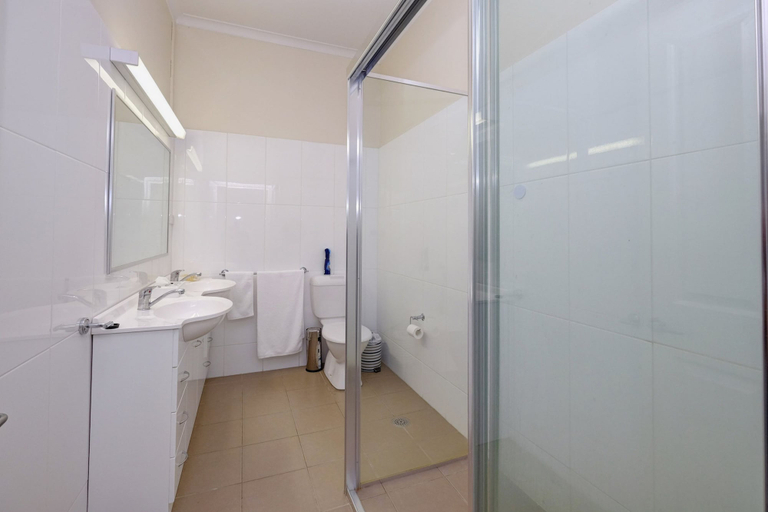 Bathroom 4, Lakes and Ocean Hotel Forster, Great Lakes